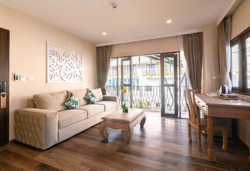 Hotel Vannee Golden Sands Beachfront Resort