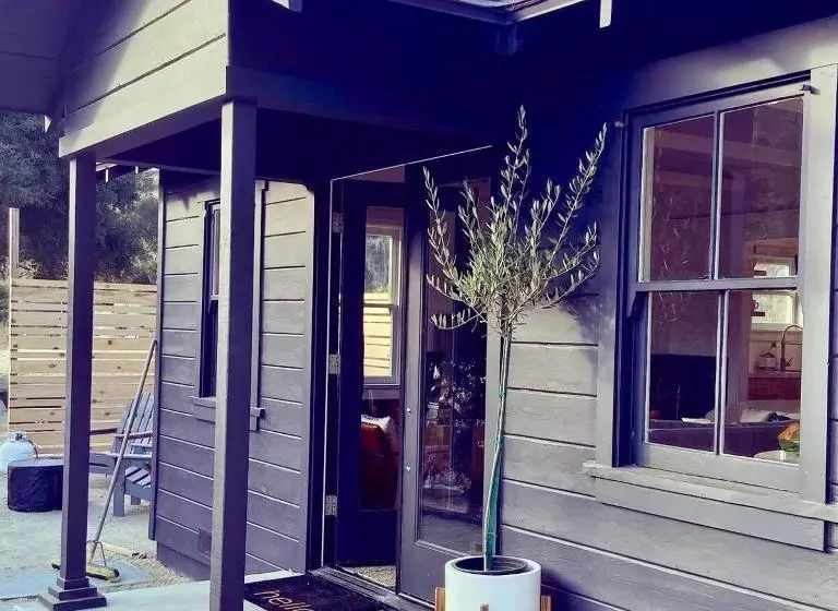 ホテル Wild Hair Studio Stylish Farm Stay W Ev Charger