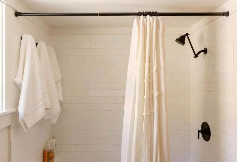 ホテル Wild Hair Studio Stylish Farm Stay W Ev Charger