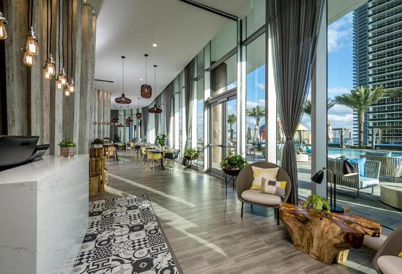 Luxury Beachfront Apartment In Hyde Resort