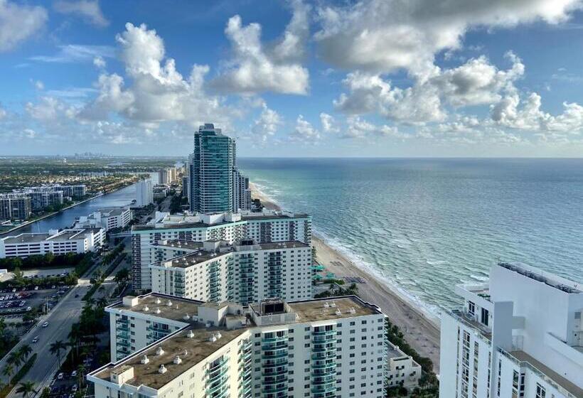 Luxury Beachfront Apartment In Hyde Resort