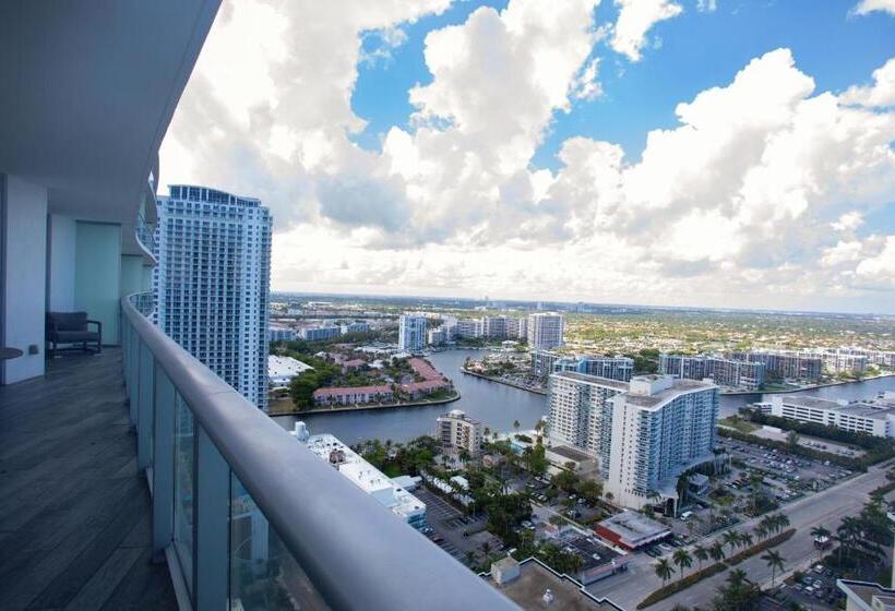 Luxury Beachfront Apartment In Hyde Resort