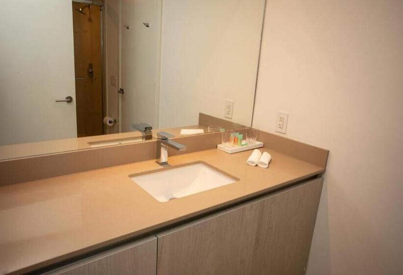 Luxury Beachfront Apartment In Hyde Resort