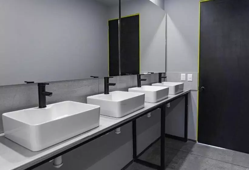 Majatalo Check Inn Hostal Aeropuerto Gdl