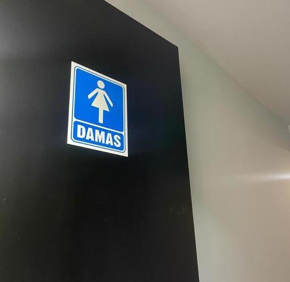 Pansiyon Check Inn Hostal Aeropuerto Gdl