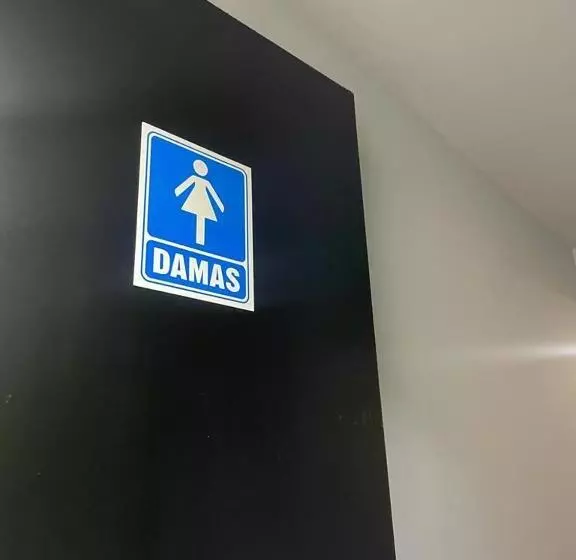 Majatalo Check Inn Hostal Aeropuerto Gdl