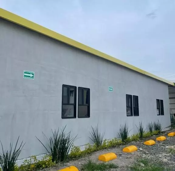 Majatalo Check Inn Hostal Aeropuerto Gdl