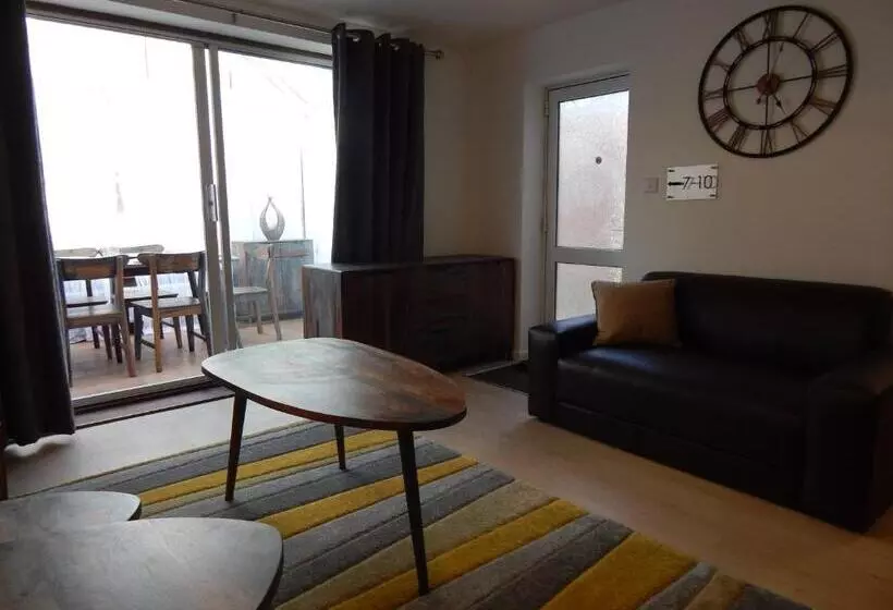 ペンション Modern, Well Located En Suite Rooms With Parking & All Facilities