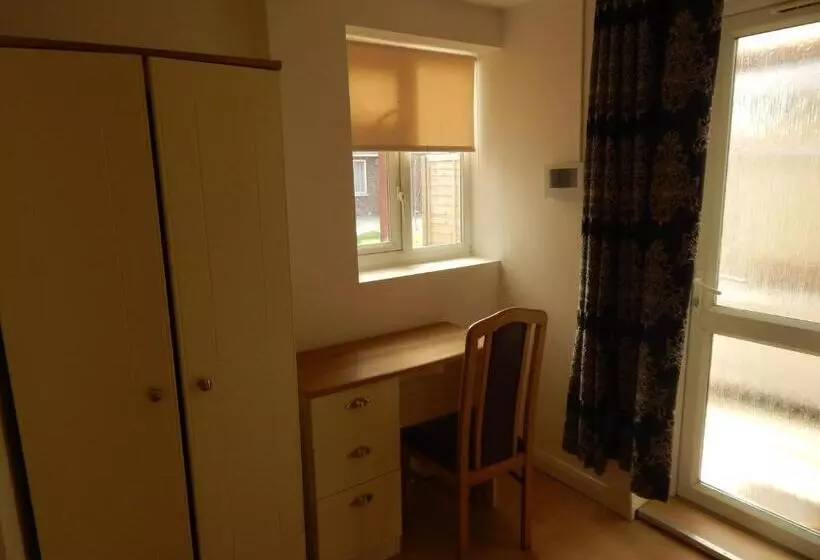 ペンション Modern, Well Located En Suite Rooms With Parking & All Facilities