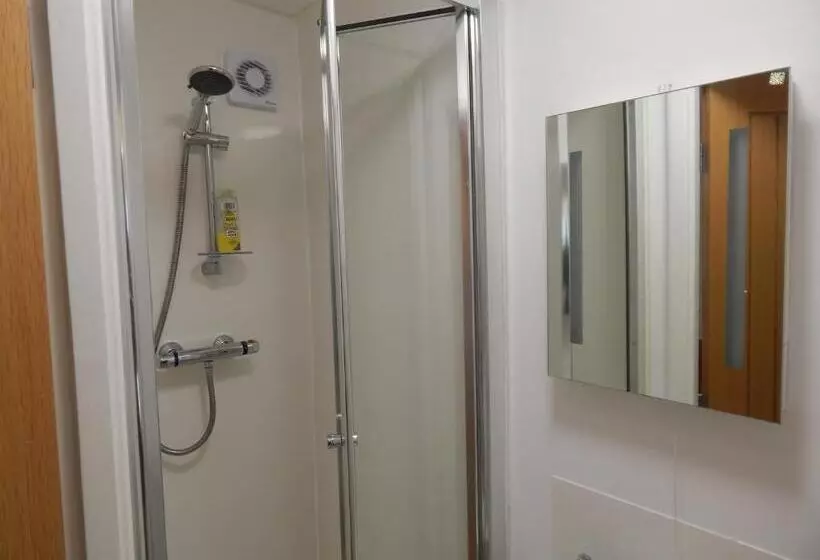 ペンション Modern, Well Located En Suite Rooms With Parking & All Facilities