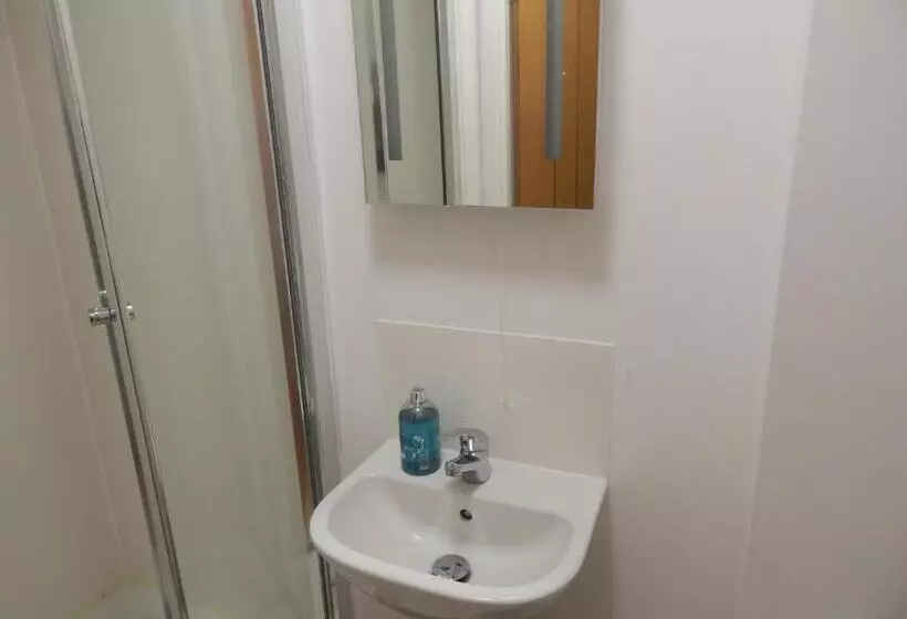 ペンション Modern, Well Located En Suite Rooms With Parking & All Facilities