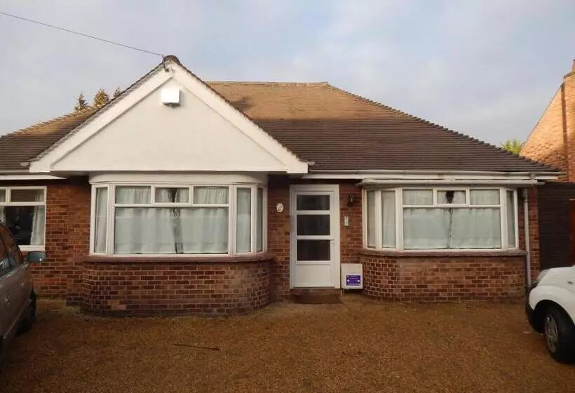 ペンション Modern, Well Located En Suite Rooms With Parking & All Facilities