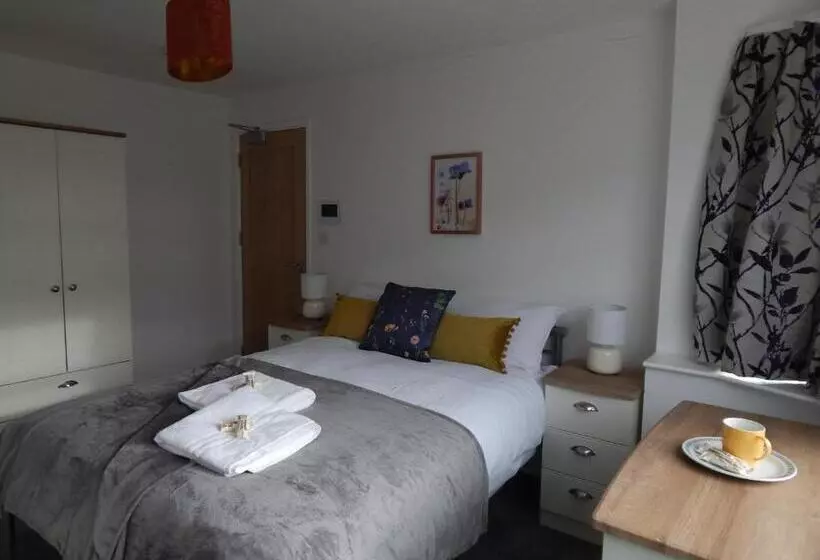 ペンション Modern, Well Located En Suite Rooms With Parking & All Facilities