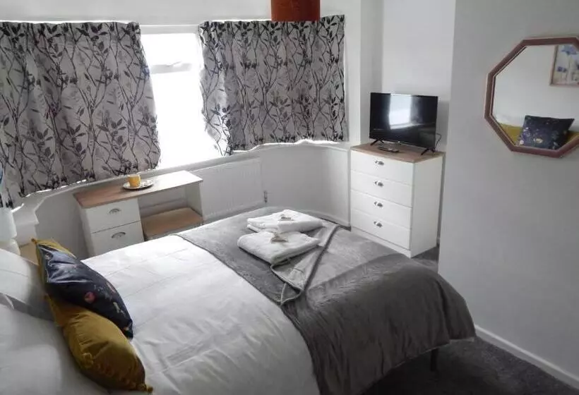 ペンション Modern, Well Located En Suite Rooms With Parking & All Facilities