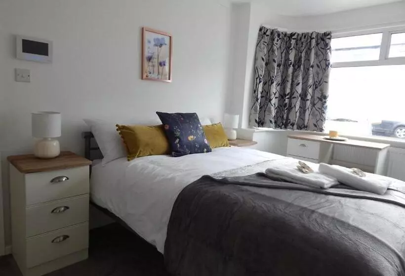 ペンション Modern, Well Located En Suite Rooms With Parking & All Facilities