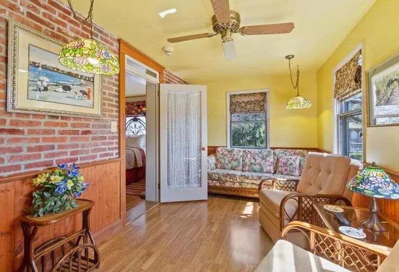 After Eight Bed And Breakfast