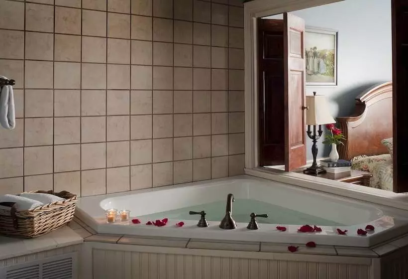 تختخواب و صبحانه Colonial Inn