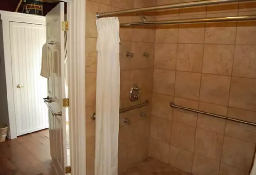 تختخواب و صبحانه Colonial Inn