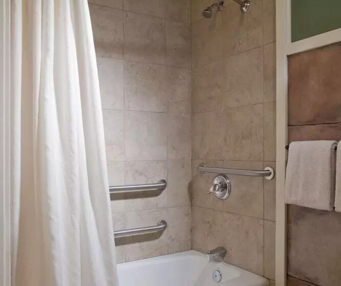 تختخواب و صبحانه Colonial Inn