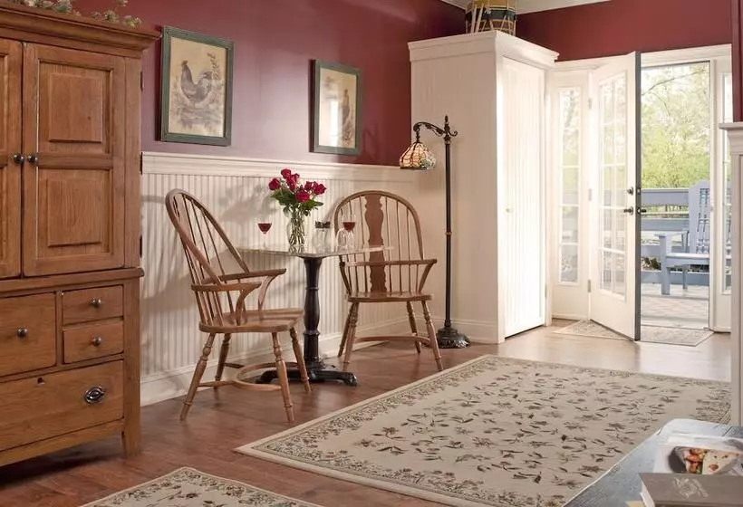 تختخواب و صبحانه Colonial Inn