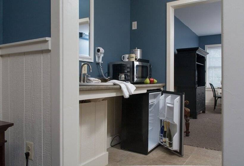 مبيت وإفطار Colonial Inn