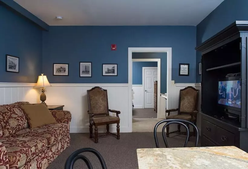 تختخواب و صبحانه Colonial Inn