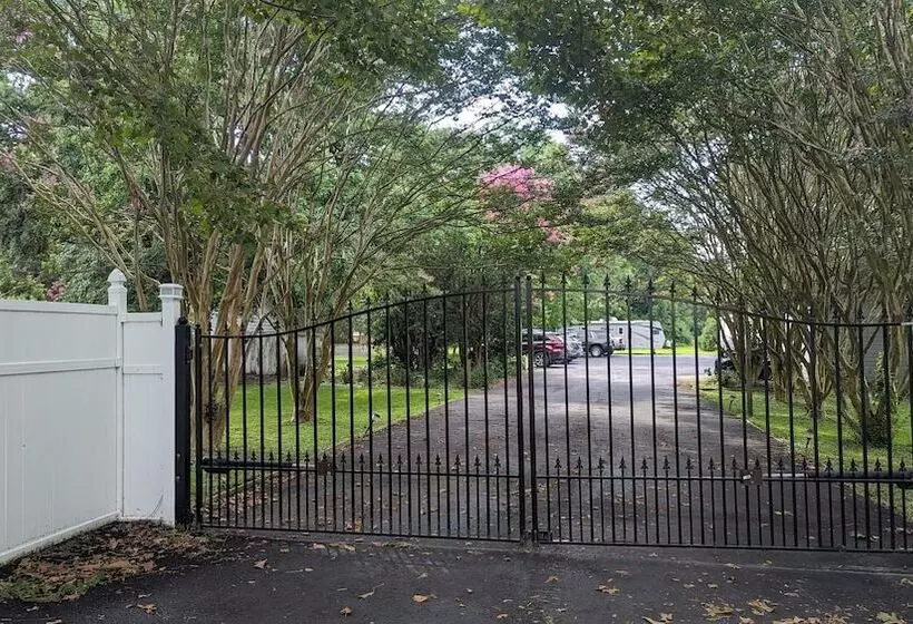 Aamiaismajoitus (B&B) Garden And Sea Inn