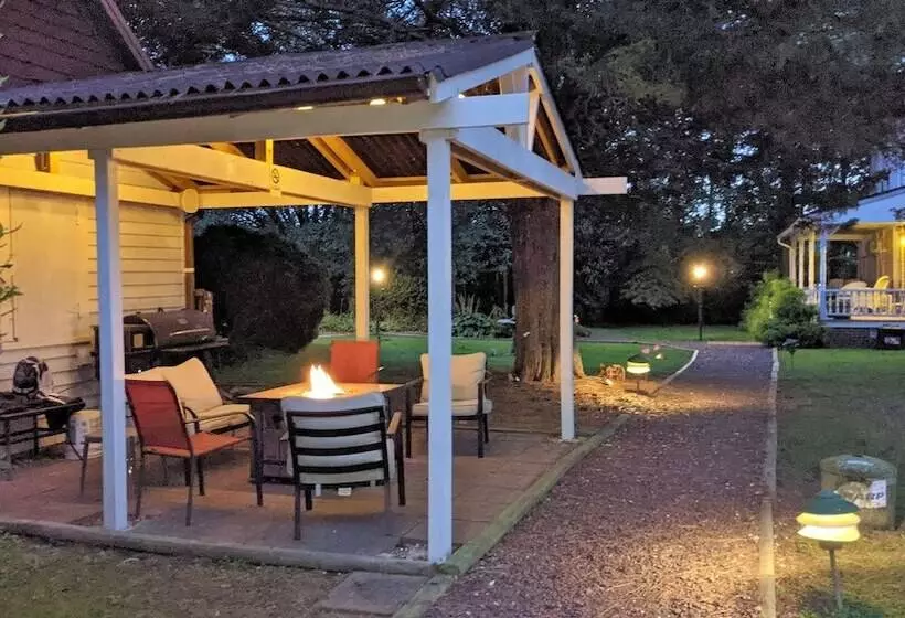 Aamiaismajoitus (B&B) Garden And Sea Inn