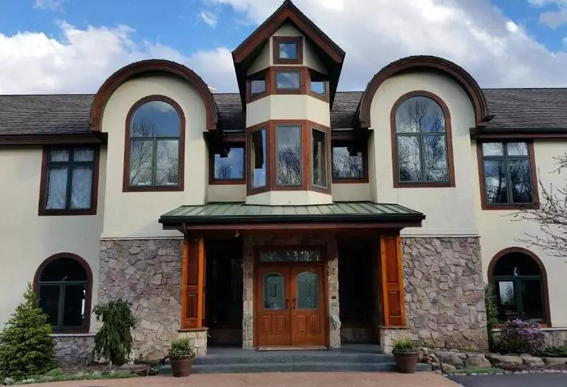 Nocleg ze śniadaniem Inn At Wawanissee Point