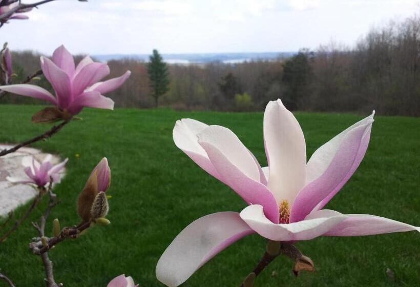 مبيت وإفطار Inn At Wawanissee Point