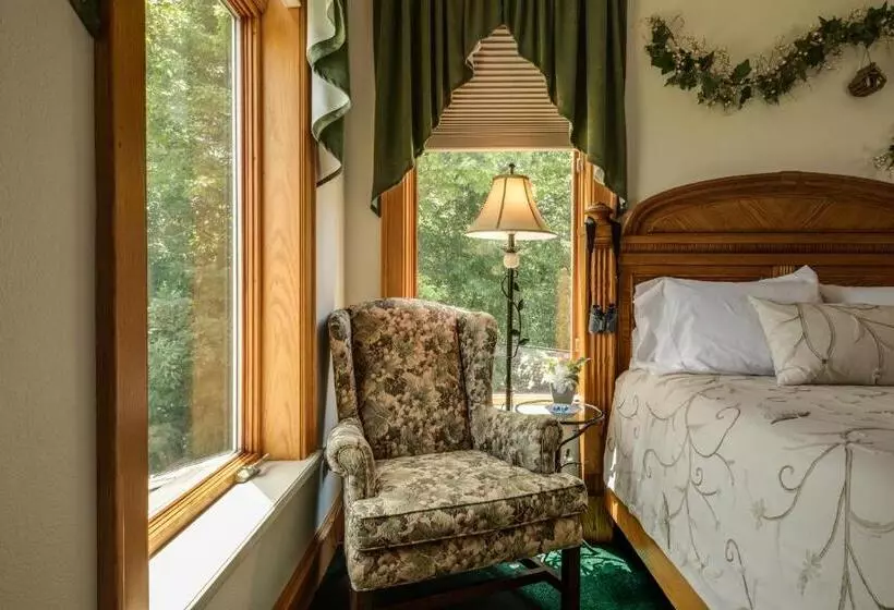 Nocleg ze śniadaniem Inn At Wawanissee Point