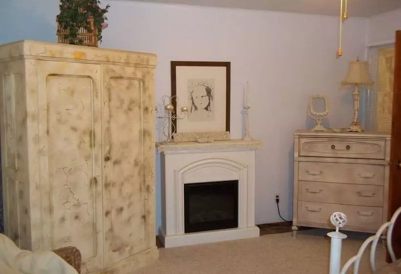 민박 The Rivers Edge Executive Suites