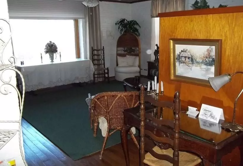 민박 The Rivers Edge Executive Suites