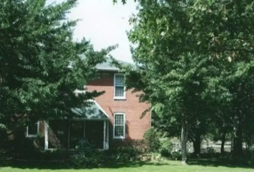 민박 The Rivers Edge Executive Suites