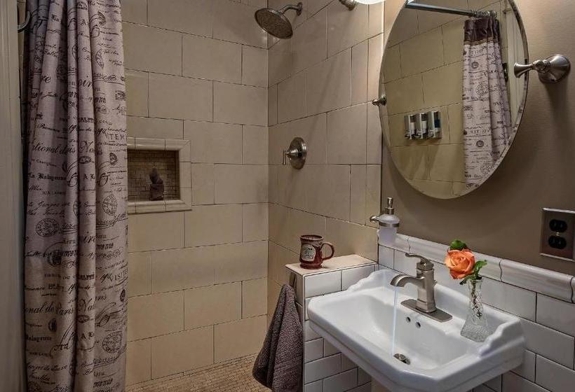 The Gibson Mansion Bed And Breakfast