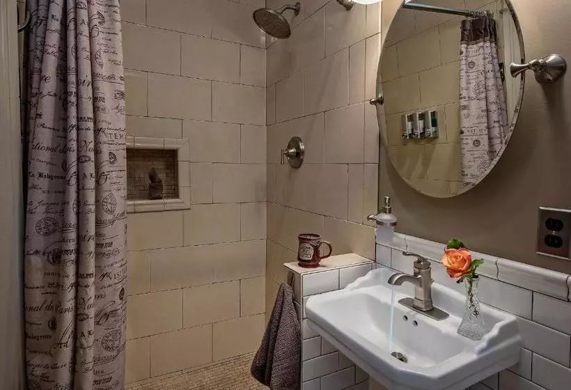 The Gibson Mansion Bed And Breakfast