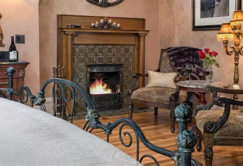 The Gibson Mansion Bed And Breakfast