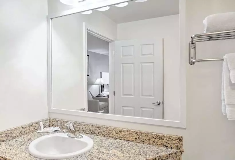 Отель Baymont By Wyndham Essex Burlington Area