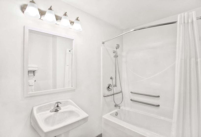 Отель Baymont By Wyndham Essex Burlington Area