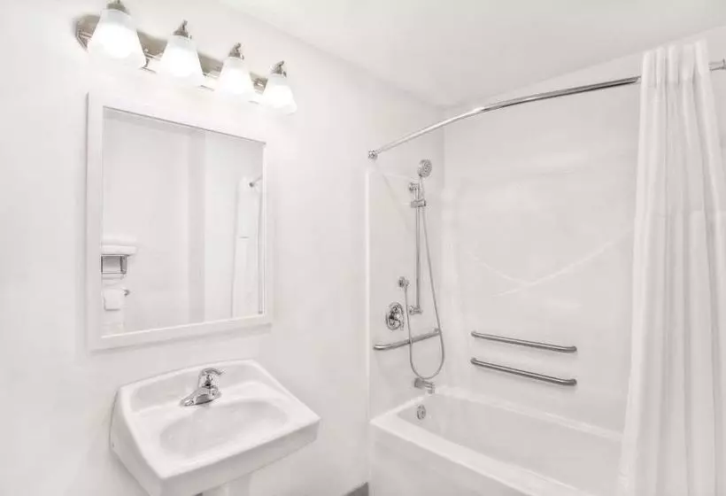 Отель Baymont By Wyndham Essex Burlington Area