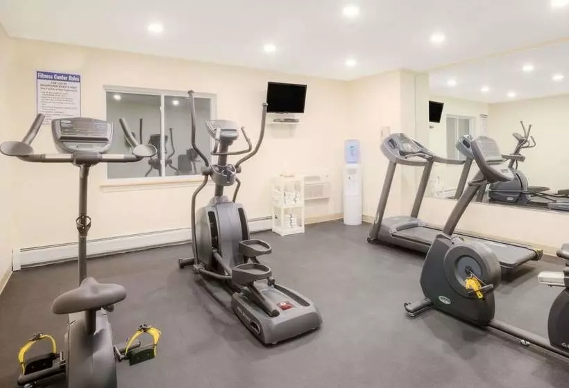 Отель Baymont By Wyndham Essex Burlington Area