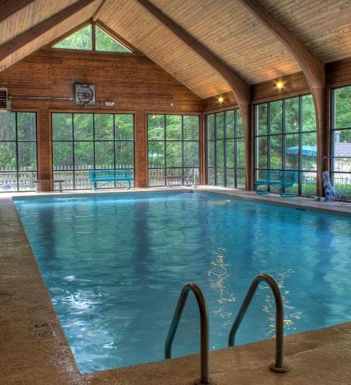 Отель Foxhunt At Sapphire Valley