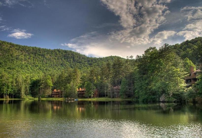 Отель Foxhunt At Sapphire Valley