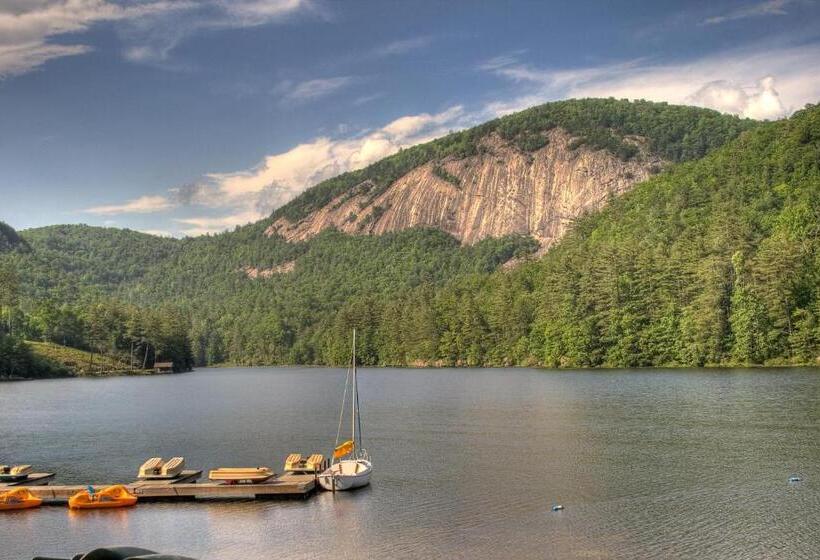 Отель Foxhunt At Sapphire Valley