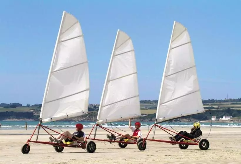 هتل Hôtel Morgat Le Grand Hôtel De La Mer