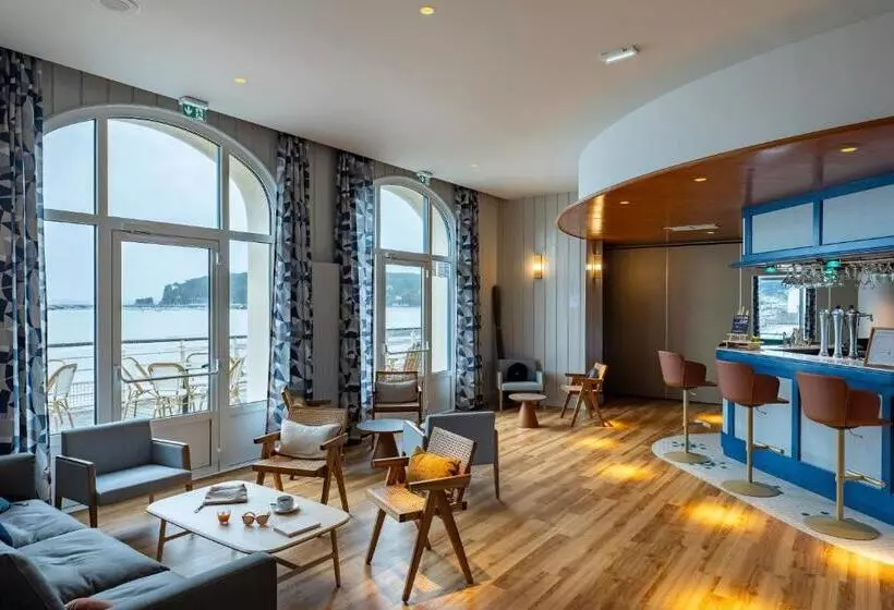 هتل Hôtel Morgat Le Grand Hôtel De La Mer