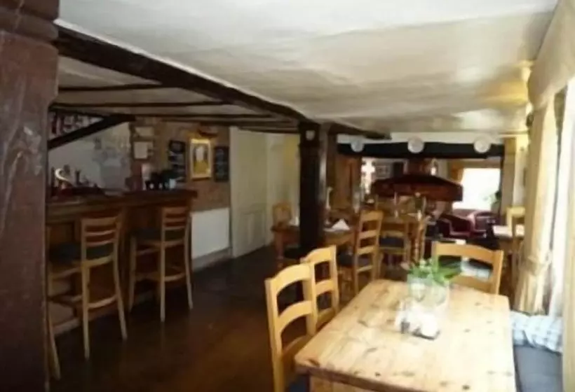 בית מלון כפרי The Kings Arms Inn