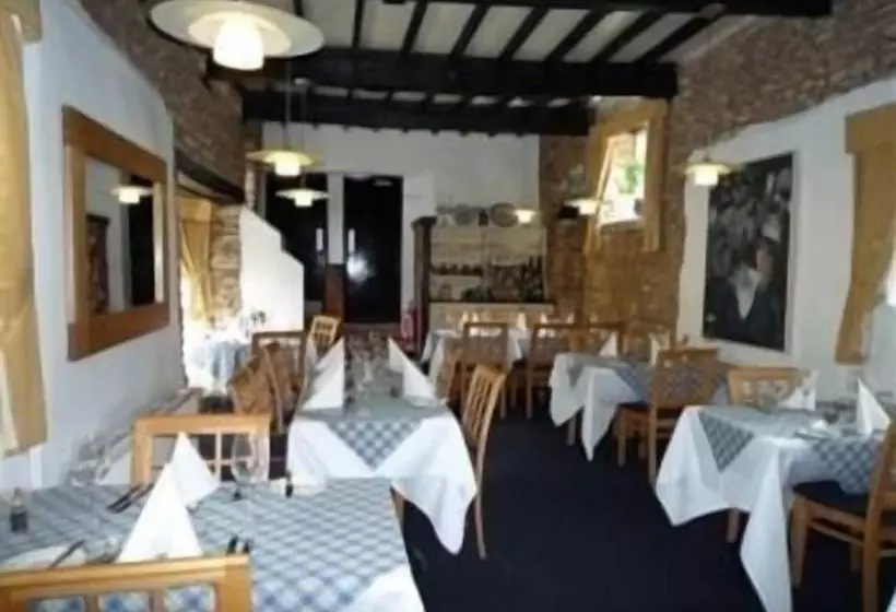 בית מלון כפרי The Kings Arms Inn