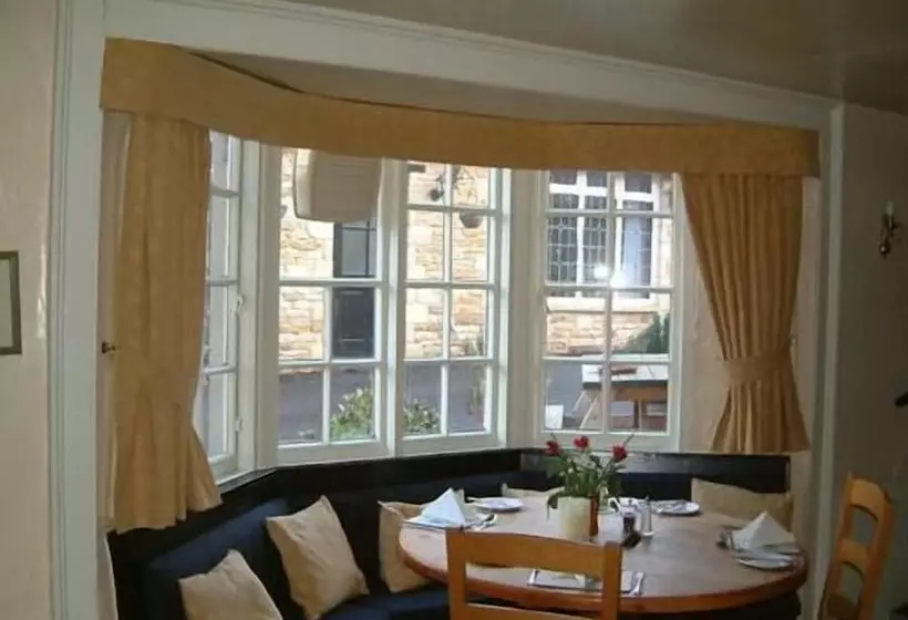 בית מלון כפרי The Kings Arms Inn