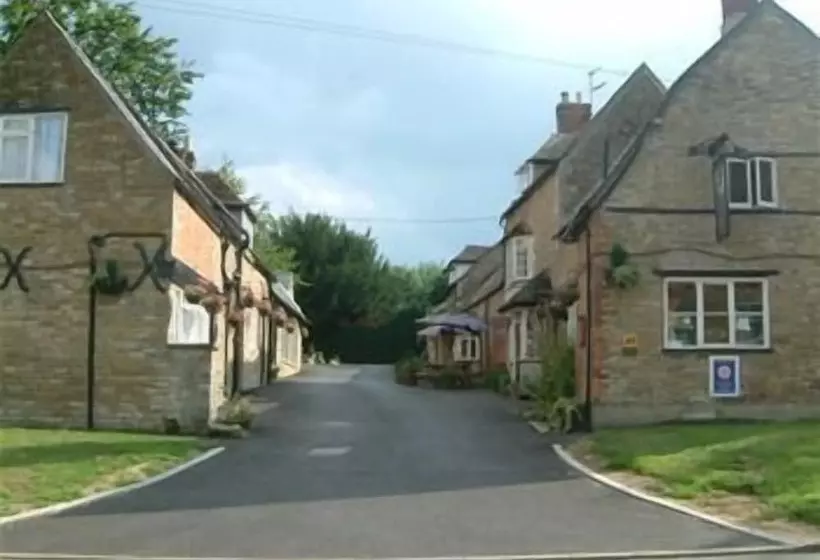 בית מלון כפרי The Kings Arms Inn